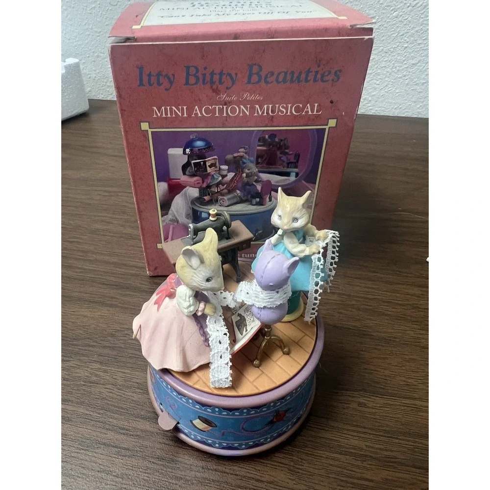 Enesco Mini Action Musical Itty Bitty Beauty Plays Can't Keep My Eyes Off Of You
